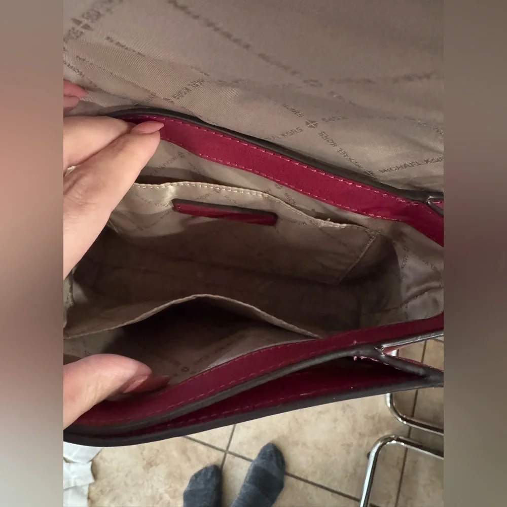 Michael Kors Burgundy Crossbody Bag Ellis‎ medium size